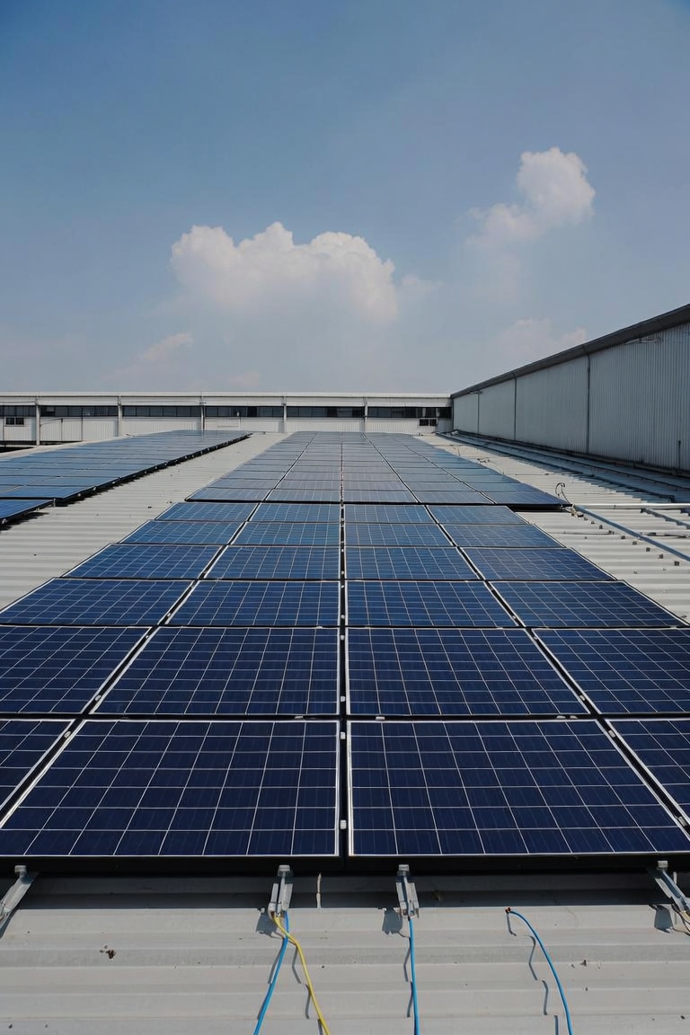 ติดตั้งระบบโซล่าเซลล์โรงงานผลิตชิ้นส่วนยานยนต์ ขนาด 100kW